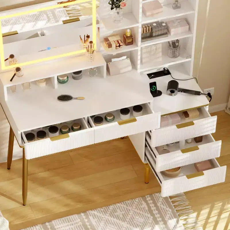 Coiffeuse cannelée avec miroir, coiffeuse de maquillage avec 5 tiroirs et étagères, coiffeuse moderne pour chambre à coucher